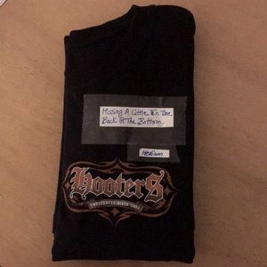 B12 New Mens Vintage Hooters Football Player T-shirt w/flaw Cotton Black Medium